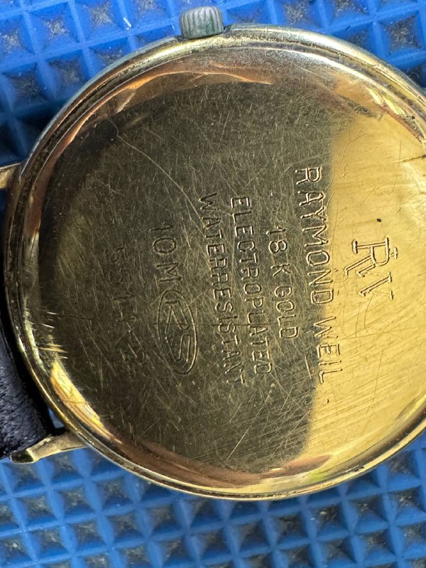 Watch for sale, made in Switzerland, 18k gold