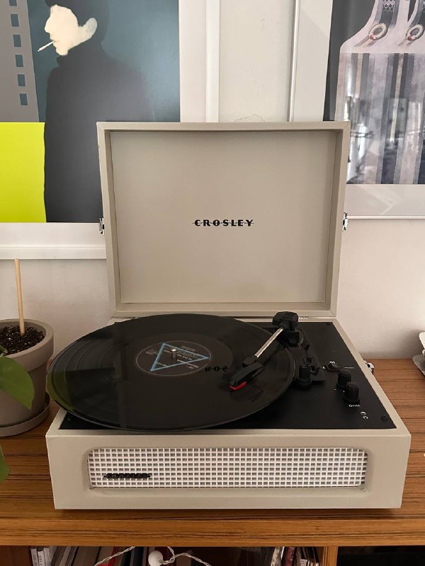 Проигрыватель пластинок Crosley Voyager с Bluetooth