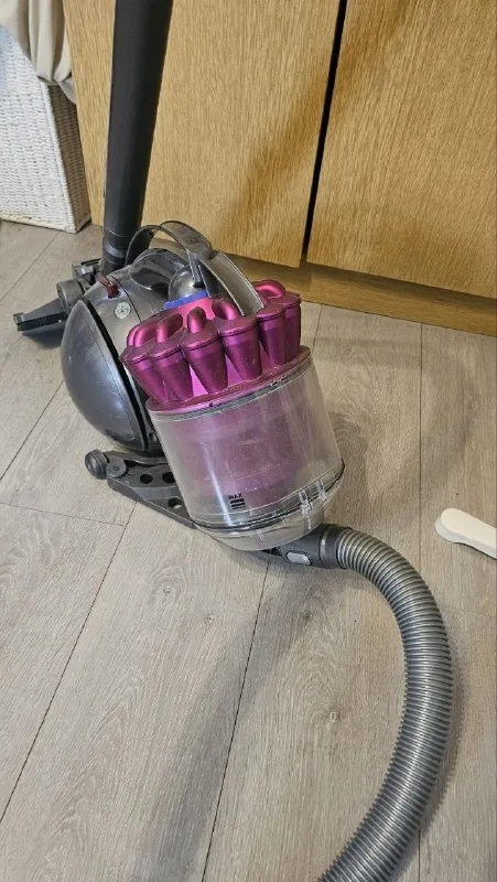 Пылесос Dyson DC 37 1