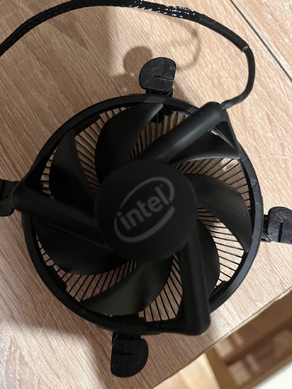 Лампочки, волейбольный мяч, наушники JBL Tune, лампа, микрофон, кулеры, процессор, L Аргинин 4