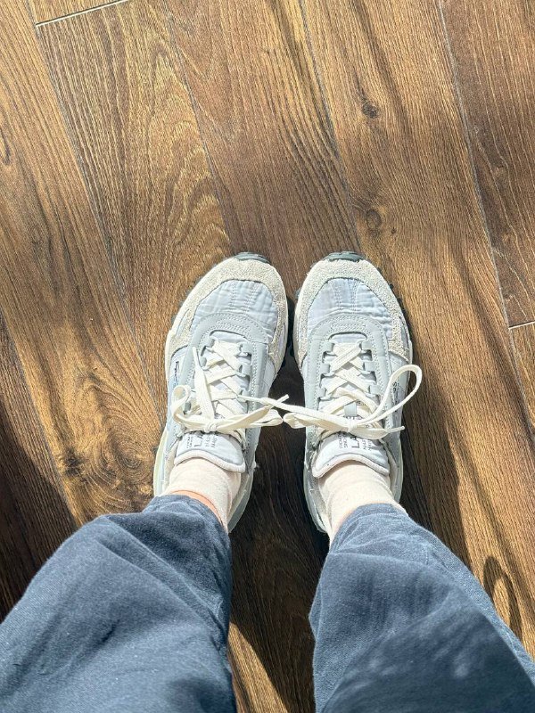 Черные туфли Vic Matië, серые кроссовки Lacoste 6