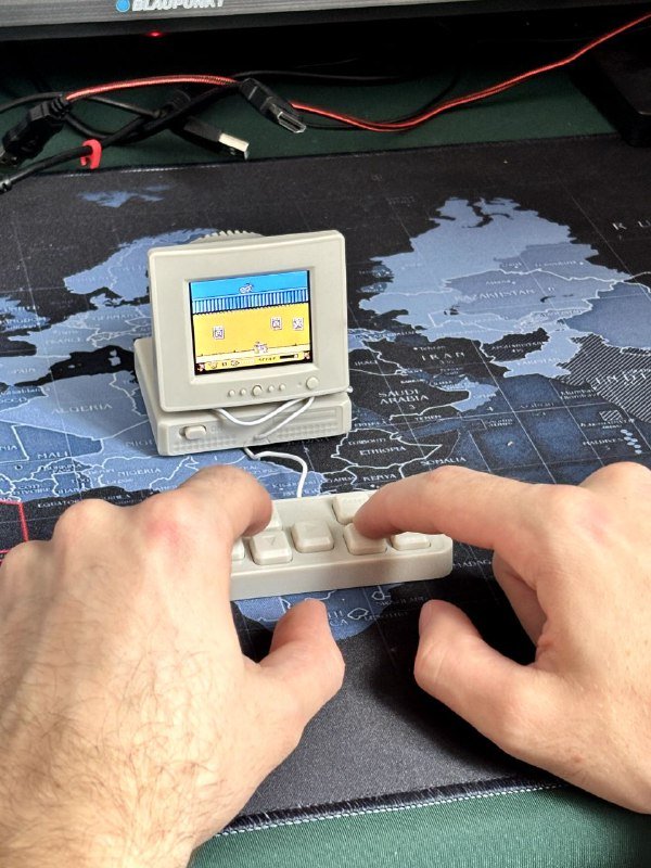 Мини приставка с ретро играми 8Бит