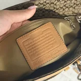 Сумочки Guess, сумочка и кошельки Coach 9