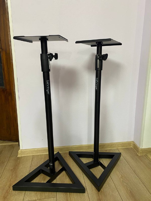 Стойки для акустических систем Behringer SM5002
