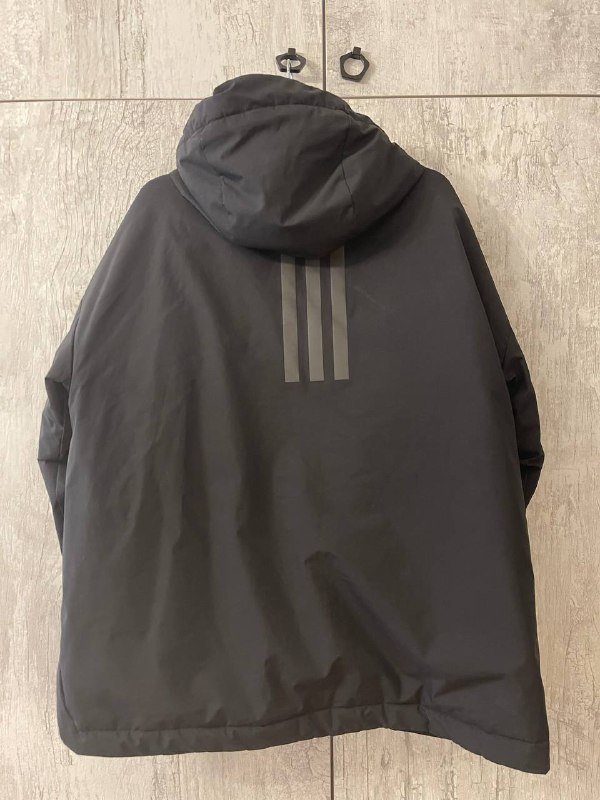 Черная куртка Adidas 2