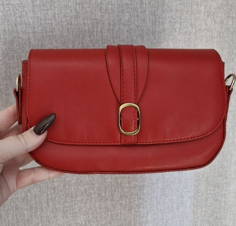 чёрная сумка-шоппер, красная сумка-клатч 3