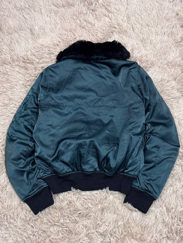 Женская куртка размер S 4