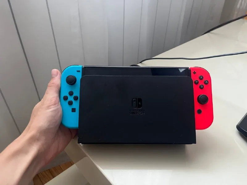Nintendo Switch OLED с док-станцией, геймпадом, играми 1