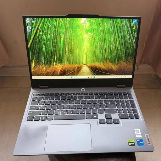 Lenovo LOQ 15IAX9 ноутбук