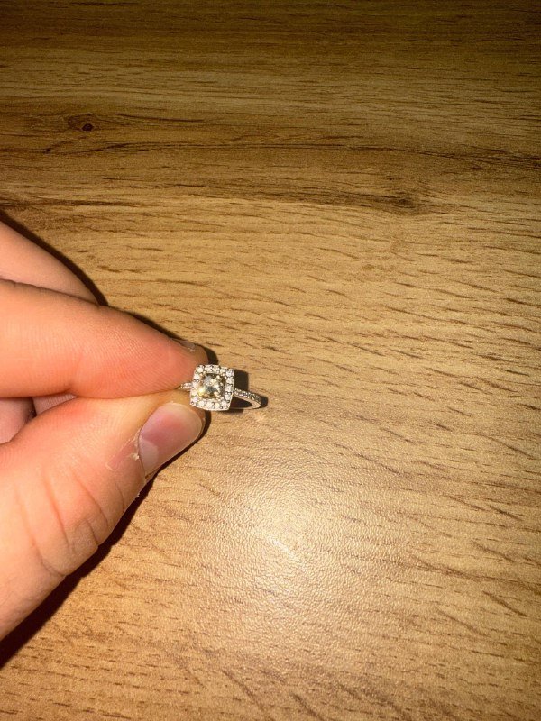 Кольцо белое золото с желтым бриллиантом размер 16