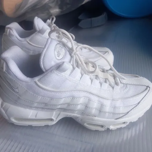 Кроссовки Nike Air, велотуфли Fizik, фотолампы, сиропы Spoon