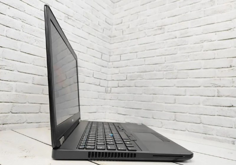 Ноутбук Dell Latitude E5570 i7 8 ядер 8ГБ SSD 500ГБ 5