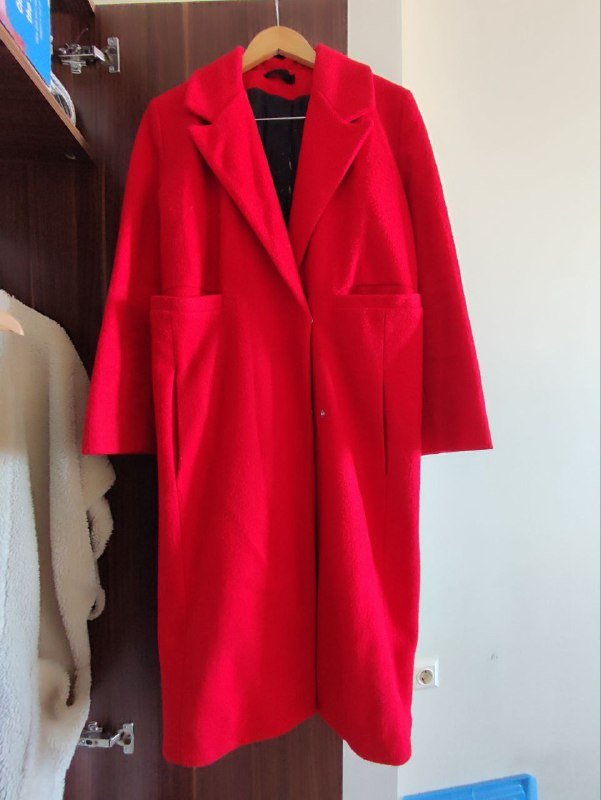 Пальто красное тёплое, Пальто чёрное кашемировое, Куртка кожаная