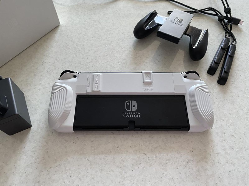 Nintendo Switch OLED 64Gb белый, комплект 2