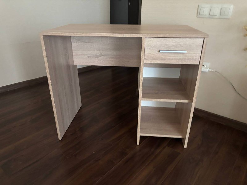 Письменный офисный стол 2