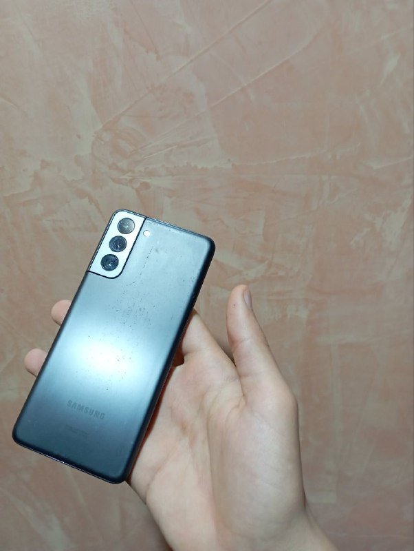 Samsung Galaxy S21 в хорошем состоянии