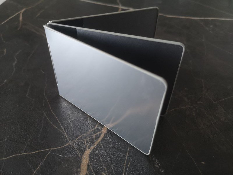 Металлический кардхолдер, USB кабели, мышь, флешки, кардридер 2