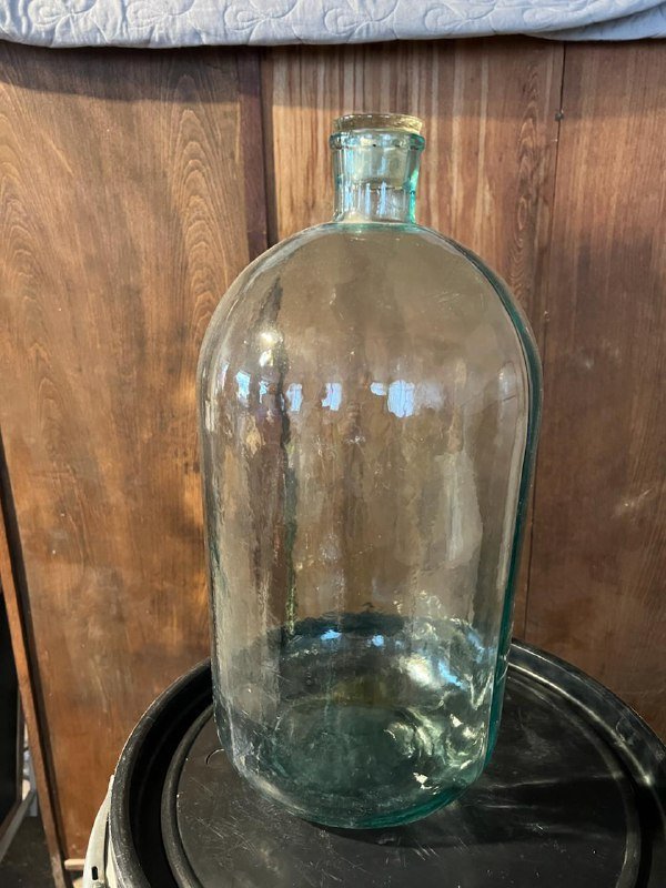 Ёлки, стеклянные бутыли, пластиковая ёмкость, комплект для ванной 5