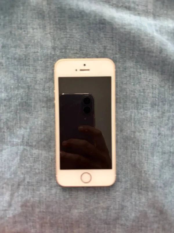 iPhone SE 2016 1