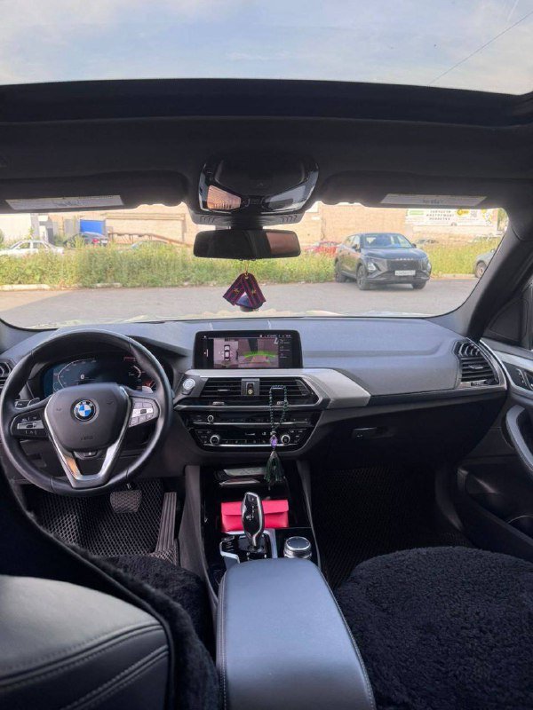 BMW X3 белый внедорожник с кожаным салоном и панорамной крышей 3