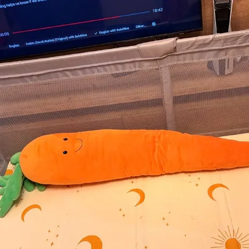 Большая плюшевая морковь