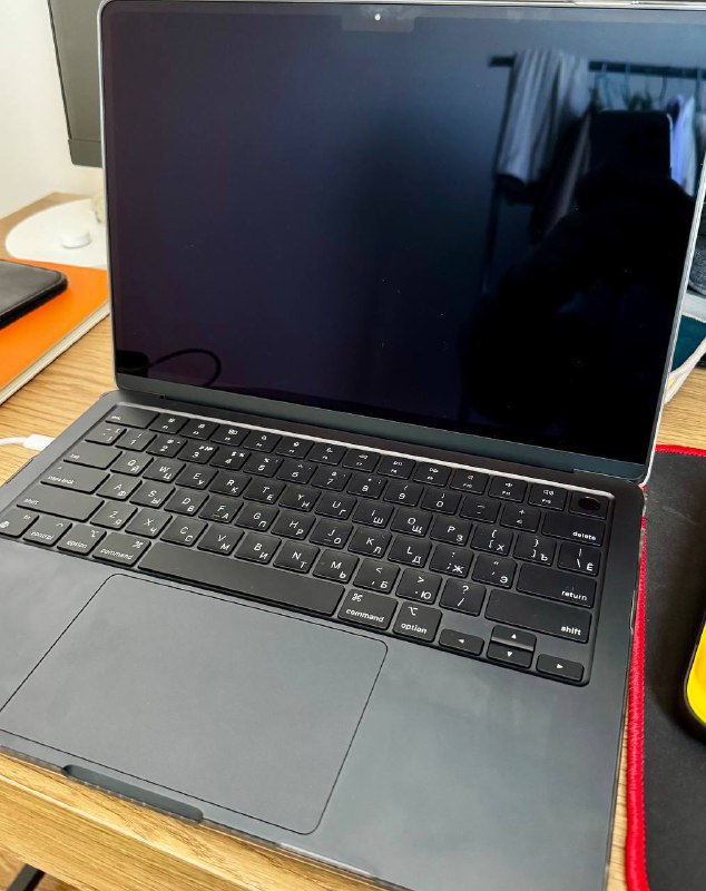 MacBook M2 air 13.6 8/256 Midnight 2