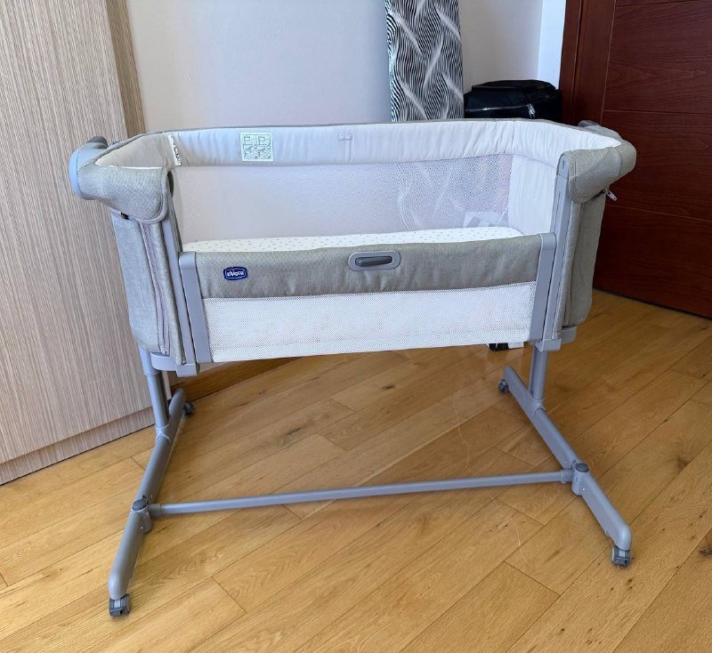 Манеж, приставная кроватка Chicco