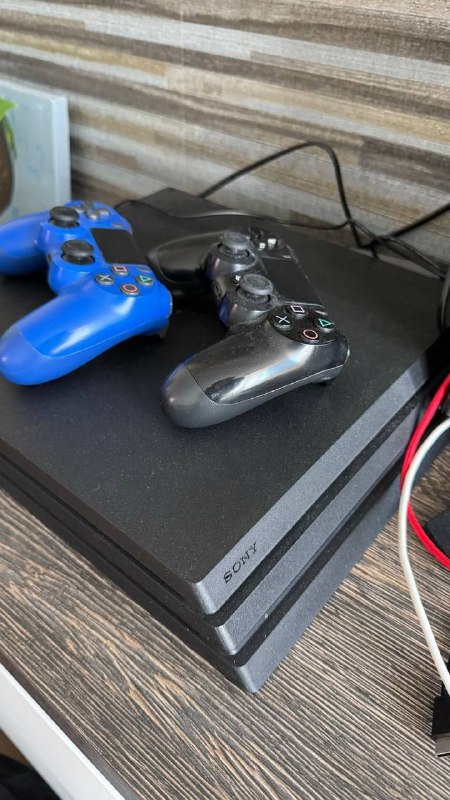 PS4 Pro, приставка, 2 геймпада 2