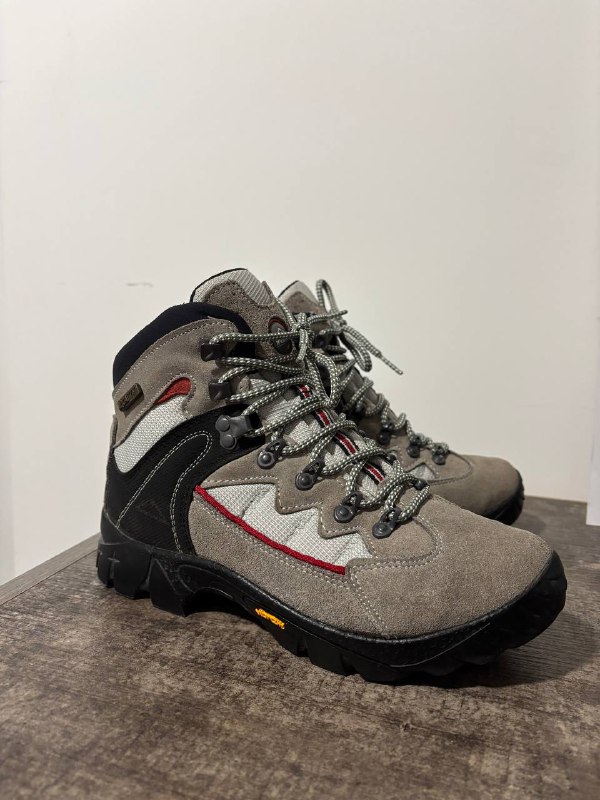 Кроссовки New Balance на Gore Tex, Кеды Vans SK8-HI, Кожаные мокасины, Трекинговые кроссовки Quechua, Кожаные кроссовки Nike Cortez, Трекинговые ботинки McKinley, Трекинговые ботинки Jack Wolfskin 6