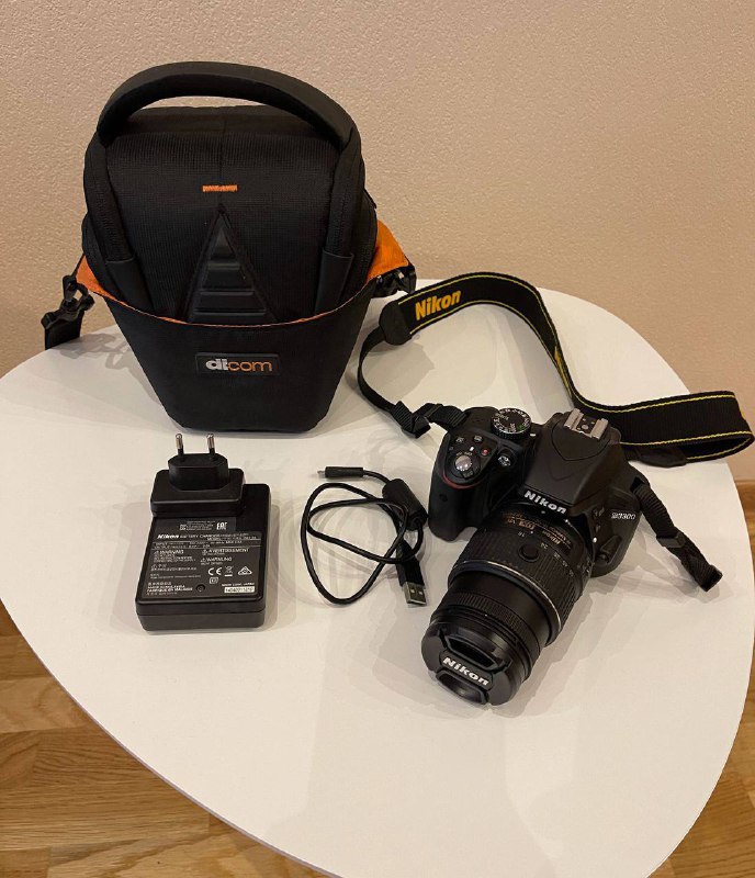 NIKON D3300 camera with 18-55mm lens and bag