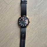 Жилет Versace, кеды Gucci, часы Diesel 7