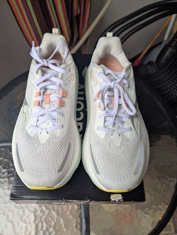 Женские кроссовки Saucony Hurricane 24 2