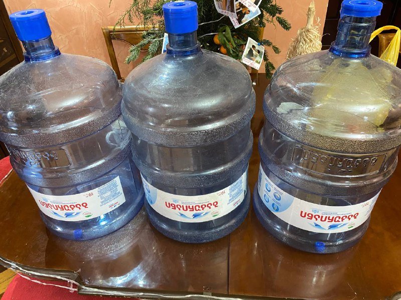 3 бутыля воды по 19 литров каждый