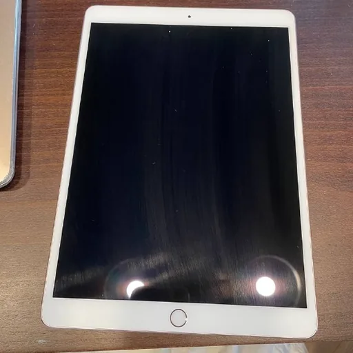 MacBook Air 2018, iPad Pro 10.5 2018