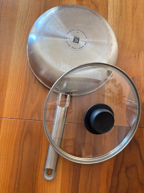 Лампа настольная, миксер ручной, сковорода с крышкой 4