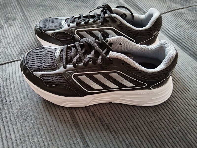 Кроссовки Adidas новые 3