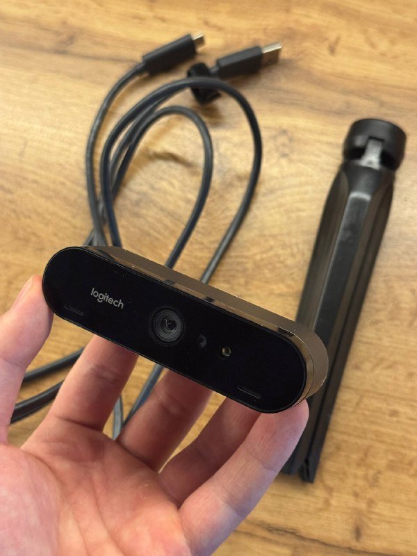 Logitech BRIO 4K вебкамера, штатив