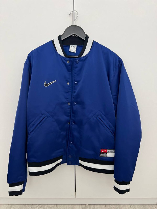 Кольцевая лампа, мужской бомбер NIKE, женская куртка Colin's, джинсовка, шорты-юбка, жилет, тренажер, коврики для клавиатуры и мыши 6