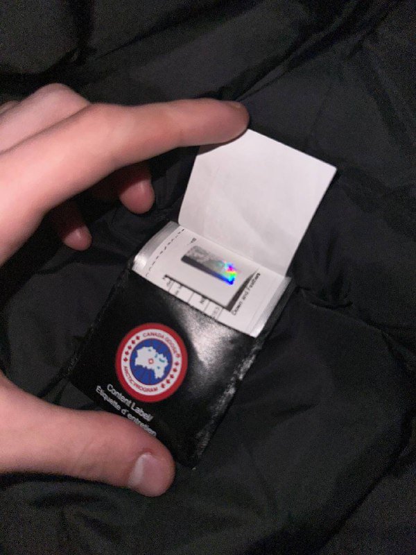 Куртка Canada Goose черная с мехом на капюшоне 2