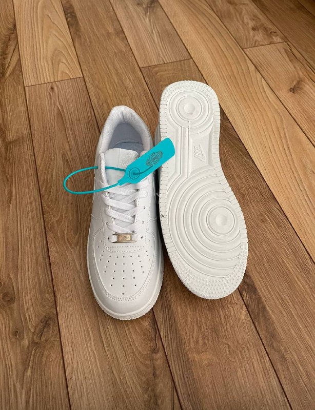 Белые кроссовки Nike Air Force 2