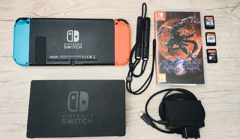 Nintendo Switch V2 с играми Bayonetta 2,3, Kirbi Star Allies, Astral Chain