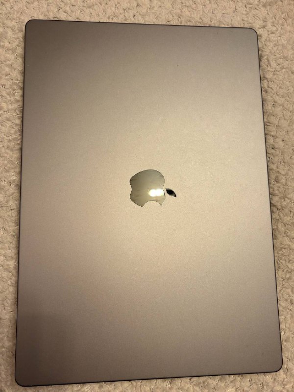 MacBook Pro 16" M1 Pro, Lenovo Legion 5 17 ACH Ryzen 7 Laptop 2