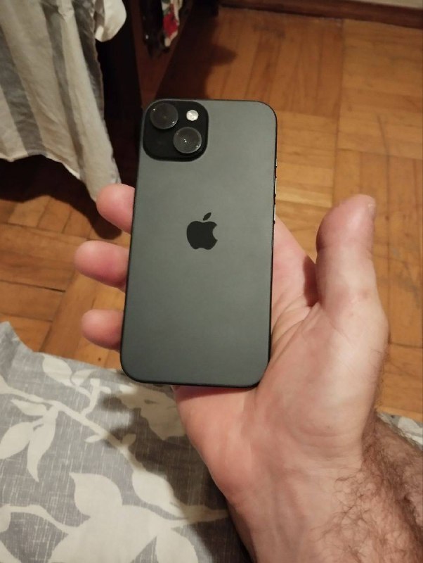 iPhone 15 6
