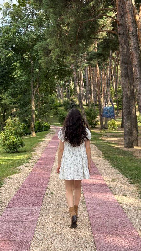 Белое платье с нежным цветочным принтом, размер M 3