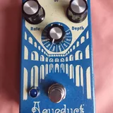 EarthQuaker Devices Avalanche Run, Aqueduct Vibrato 2