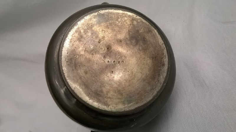 Старинный заварочный чайник с дельфином на крышке 10