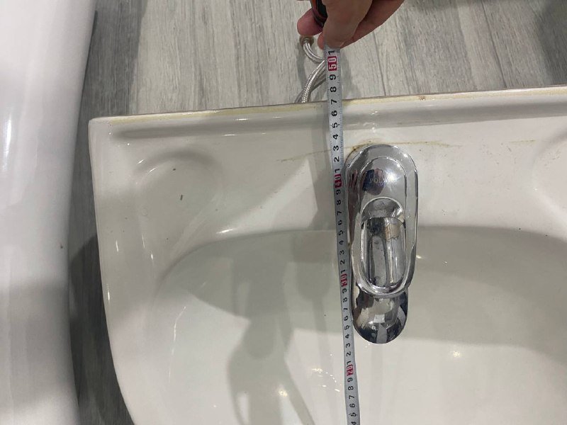 Раковина с краном 6