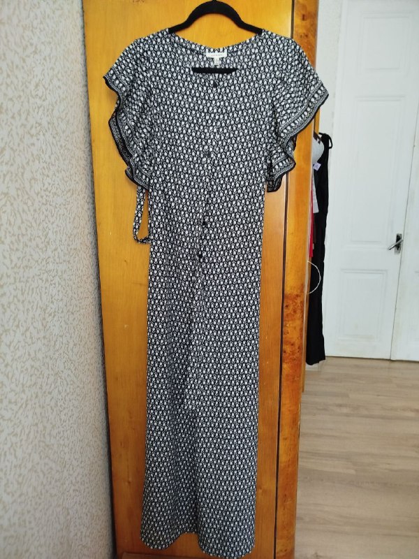 Бюстгальтер Roxy, Ремень Vince Camuto, Футболка Tommy Hilfiger, Платье Tommy Hilfiger, Комбинезон Max Studio, Льняной комбинезон Tahari, Пиджак Tommy Hilfiger 6