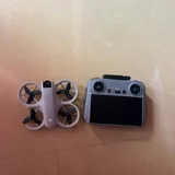 Дрон DJI Neo, пульт 1