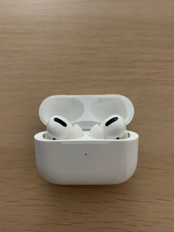 AirPods Pro 1, Apple Watch Series 5 1